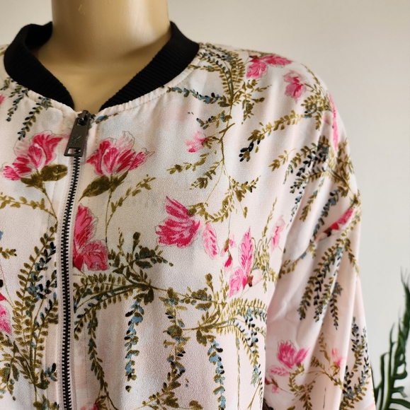 Cotton On Among Equals Women Bomber Jacket Floral size 14 (XL) ligh color - Picture 6 of 11